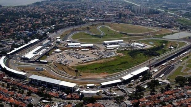 Curitiba Racing  Automóveis e automobilismo em Curitiba: O dia que o  Autódromo de Curitiba teve duas corridas no sentido inverso da pista