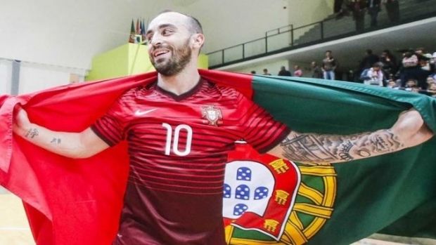 Ricardinho é eleito melhor do mundo no futsal; Brasileiro Gadeia é