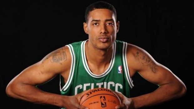 Brasileiro Fab Melo, ex-jogador da NBA, morre em casa aos 26 anos