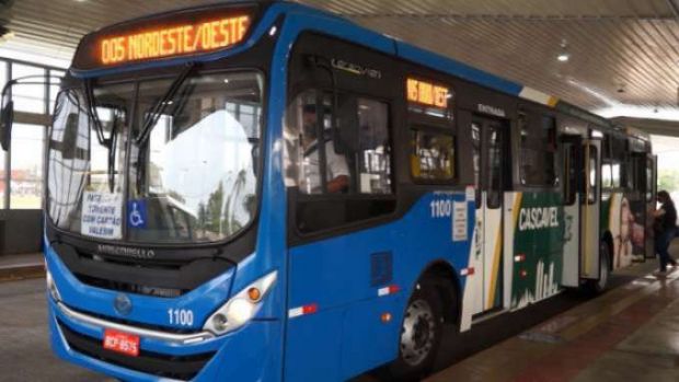 How to get to Unitom in Cascavel by Bus?