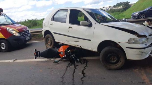 Três carros e mota de alta cilindrada apreendidos em operação da