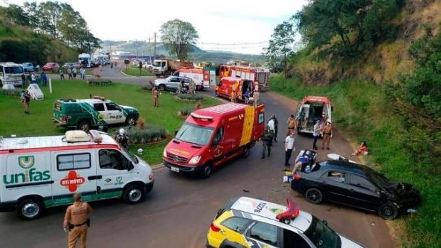 Menino morre após ser atingido por bala perdida enquanto jogava