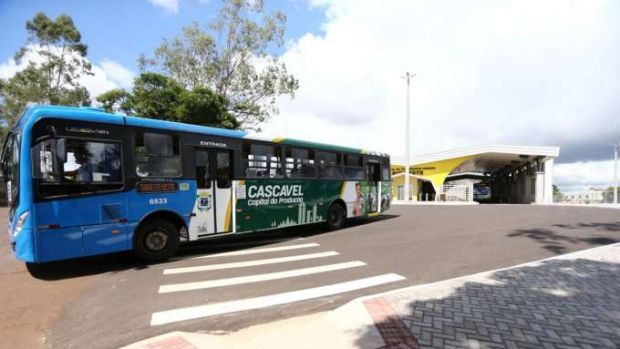 How to get to Unitom in Cascavel by Bus?