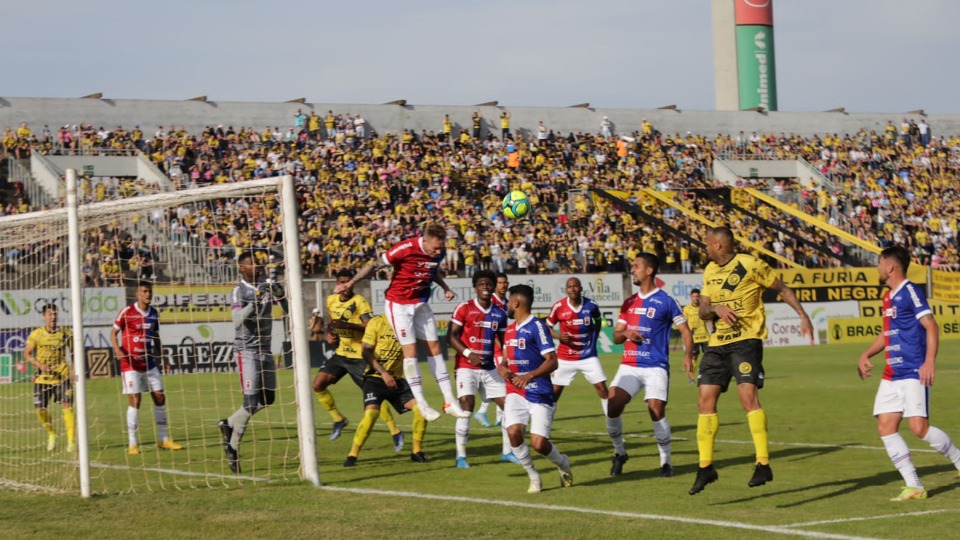 Atletas da escolinha de Nova Prata do Iguaçu visitam Estádio Olímpico em  dia de jogo - Cascavel - Futebol Clube Cascavel - Paraná - Brasil