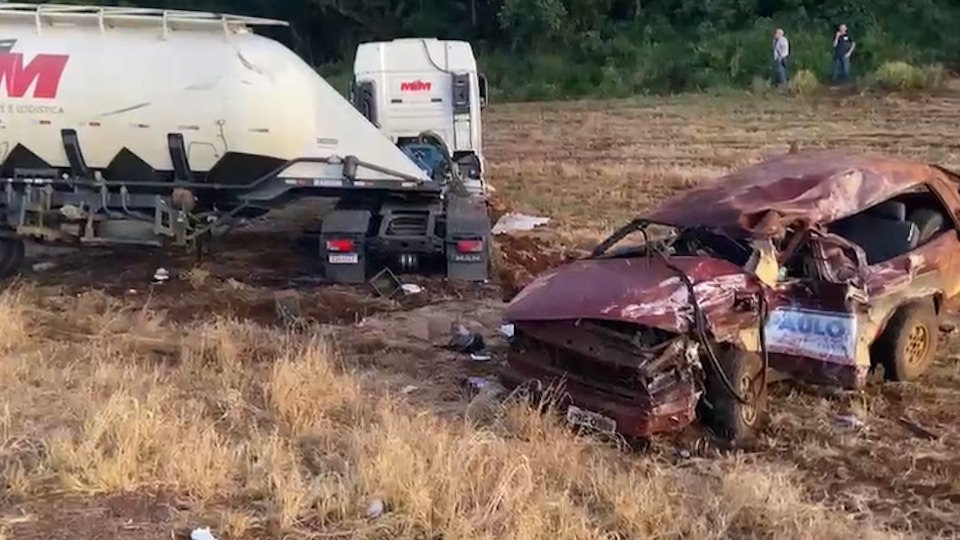 Argentina: Acidente com carro funerário deixa dois mortos