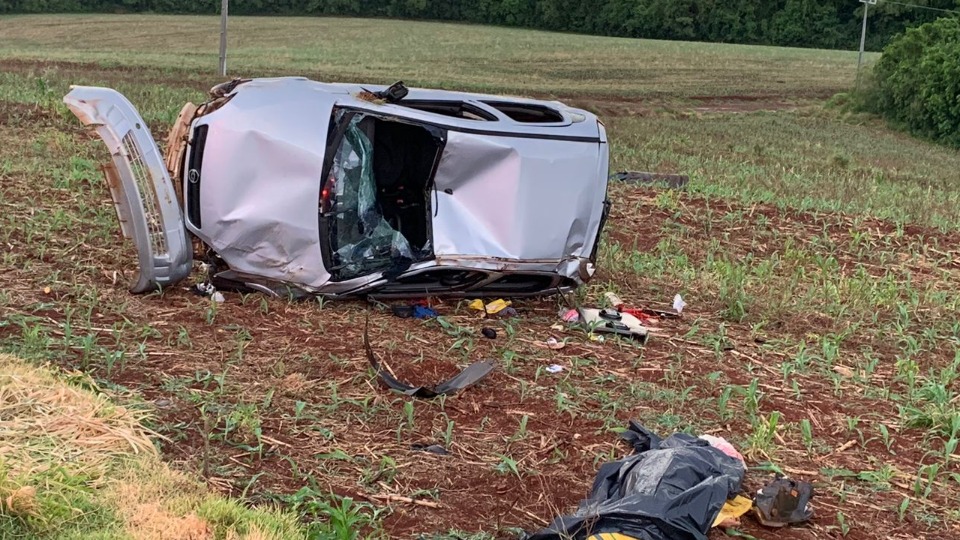 Jornalistas morrem em capotamento de carro, em Cascavel, Oeste e Sudoeste