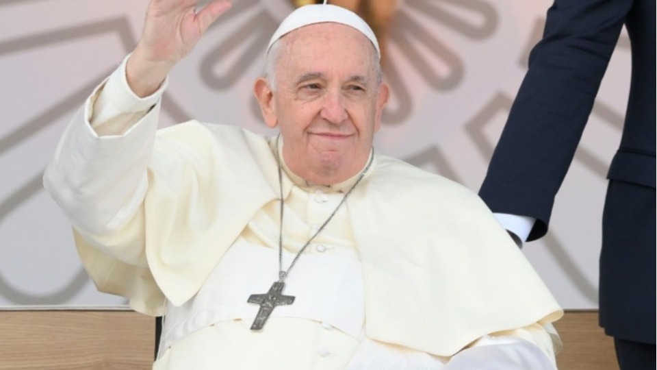 Papa Francisco tem noite tranquila após cirurgia, diz Vaticano