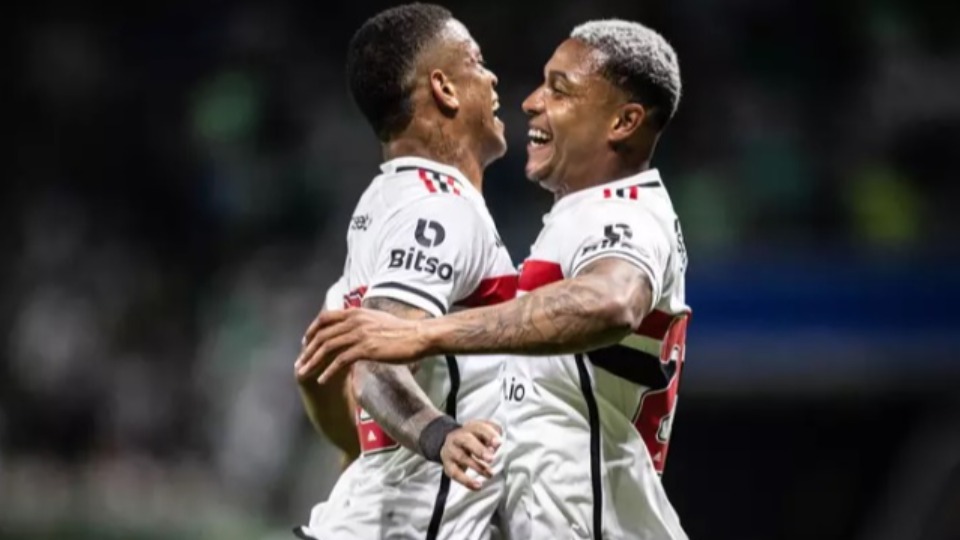 São Paulo recebe o Corinthians em busca de virada e classificação