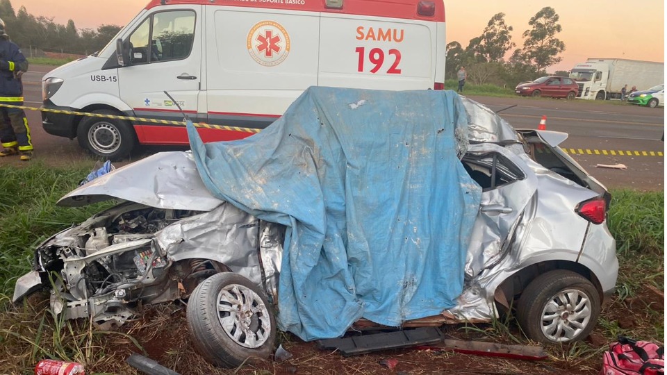 Duas pessoas morrem após carro bater em veículos e capotar em plantação, na  BR-369, em Corbélia, Oeste e Sudoeste