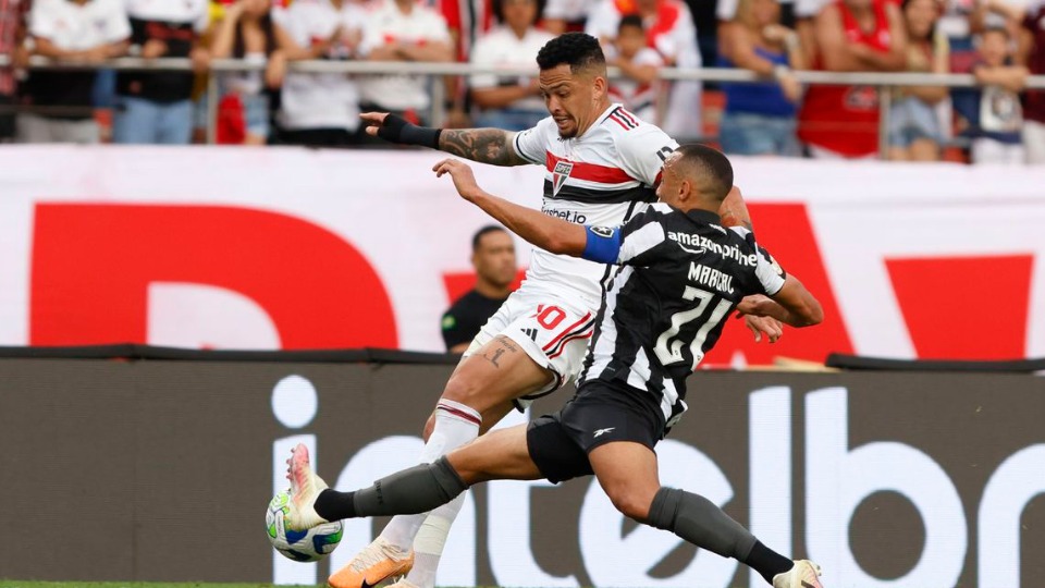 Botafogo perde para o Cuiabá e fica seis pontos na frente do Palmeiras