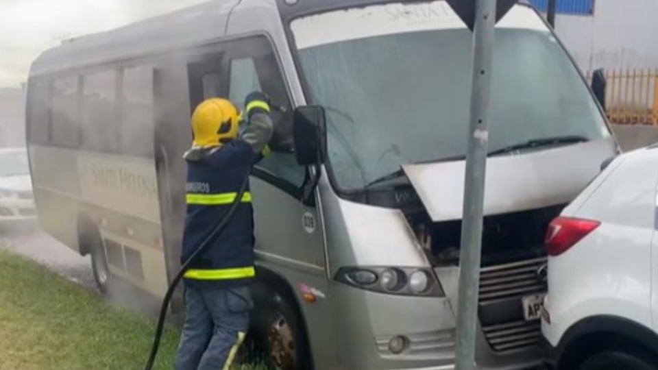 Ônibus com 59 passageiros pega fogo na BR-251  CGN - O maior portal de  notícias de Cascavel e do Paraná