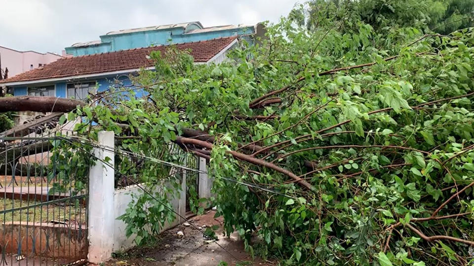 Defesa Civil de Cascavel segue com trabalhos de rescaldo do tornado