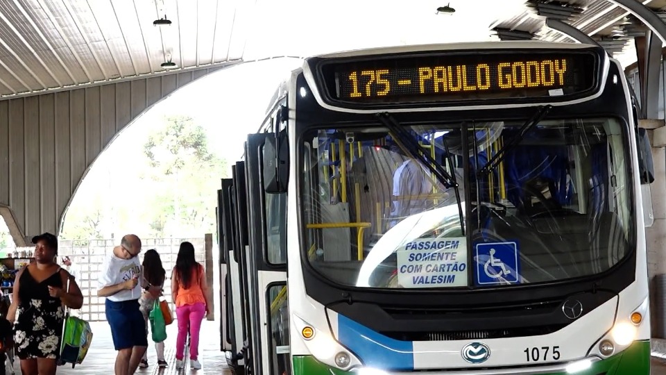 How to get to Unitom in Cascavel by Bus?