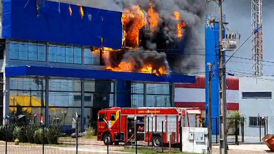 Corpo de Bombeiros é acionado para atender incêndio no HUOP em Cascavel