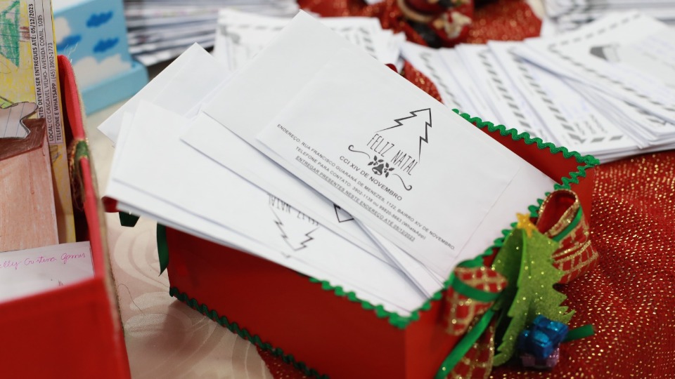 Solidariedade: População adota as 1,7 mil cartinhas de Natal