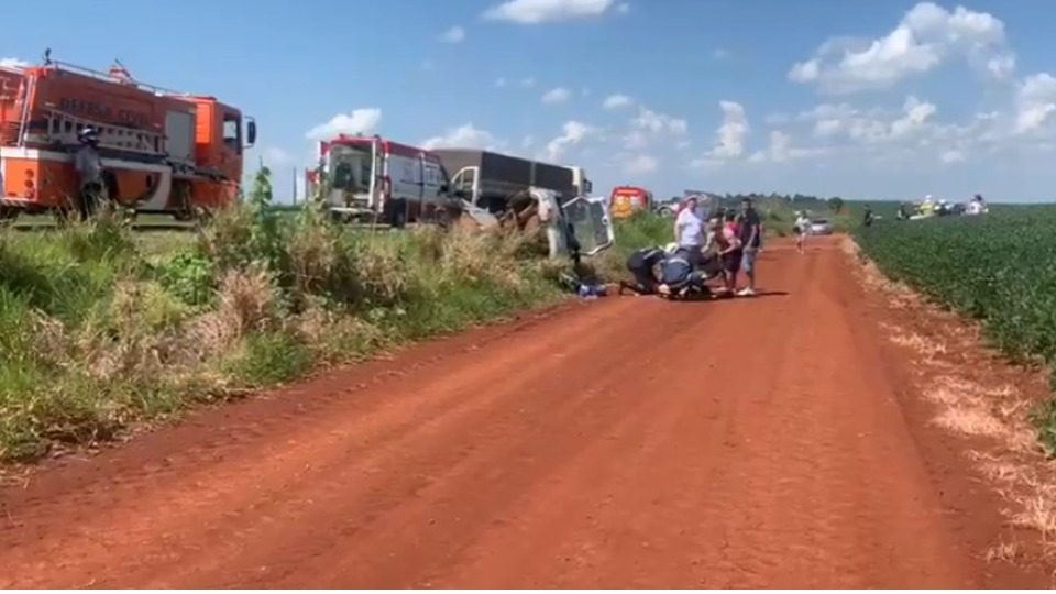 Duas pessoas morrem após carro bater em veículos e capotar em plantação, na  BR-369, em Corbélia, Oeste e Sudoeste