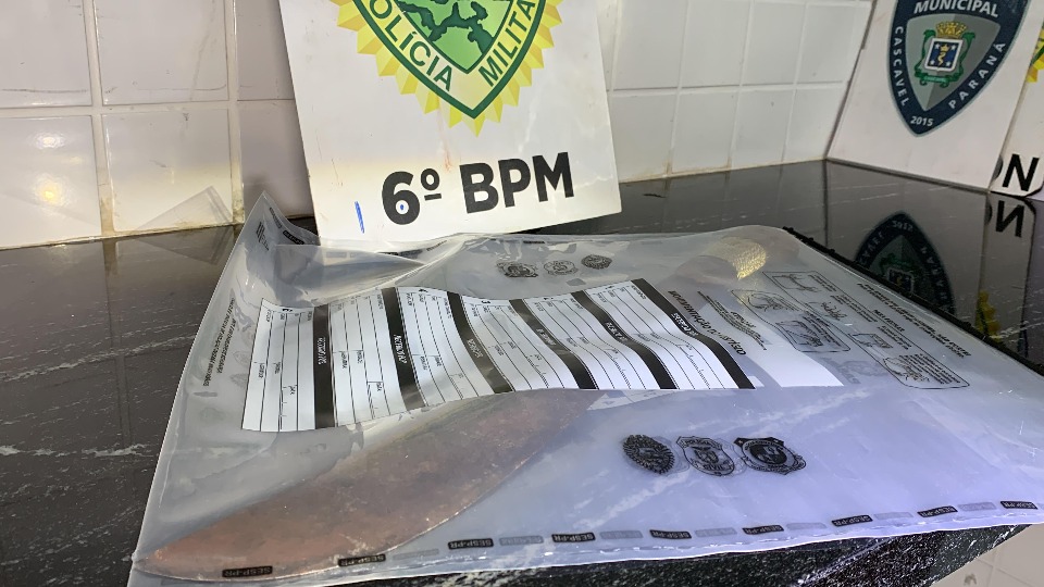 Arma branca utilizada para esfaquear jovem