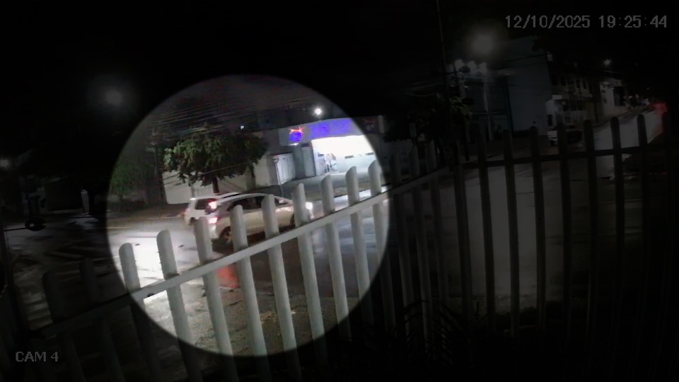 Câmera flagra acidente entre carros no Centro de Cascavel