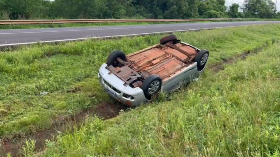 Capotamento é registrado na BR-163 em Cascavel