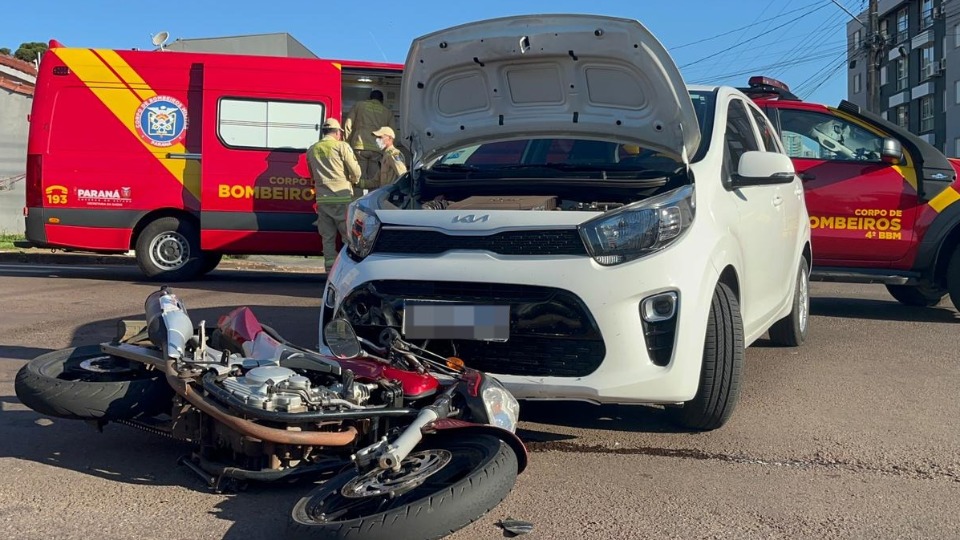Pai e filha ficam feridos em batida com moto em Cascavel