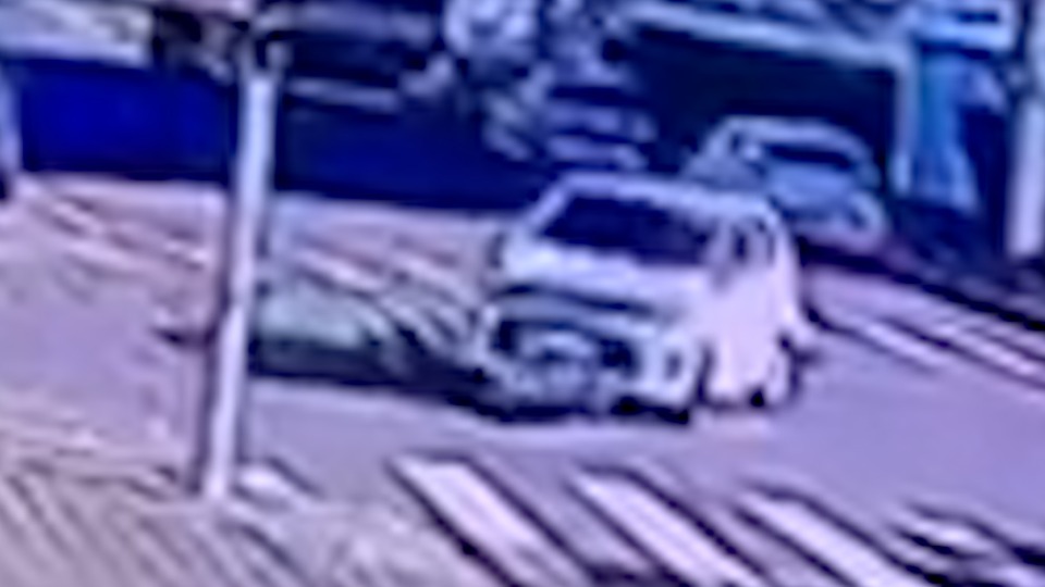 Vídeo mostra acidente que deixou pai e filha feridos em Cascavel