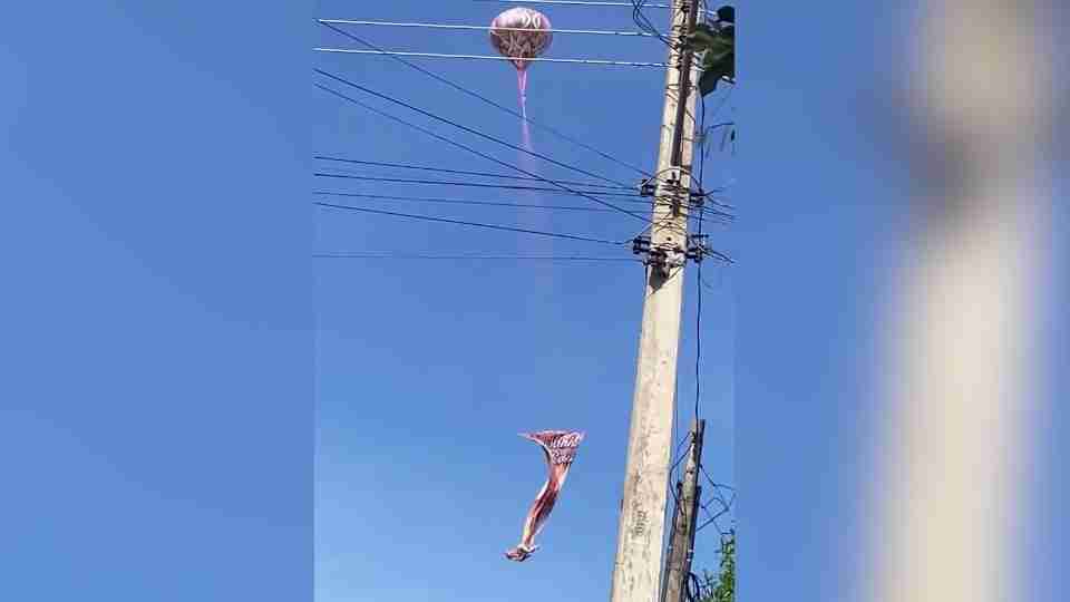 Balão cai e por pouco não causa incêndio em Bela Vista do Paraíso