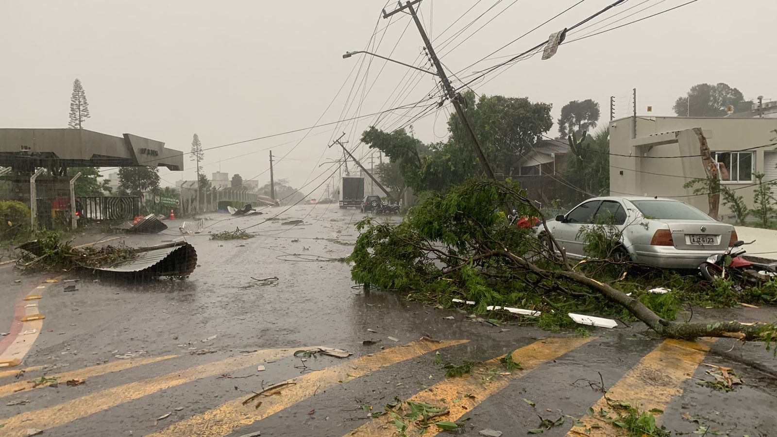 Vendaval teve característica de tornado em Cascavel, diz município