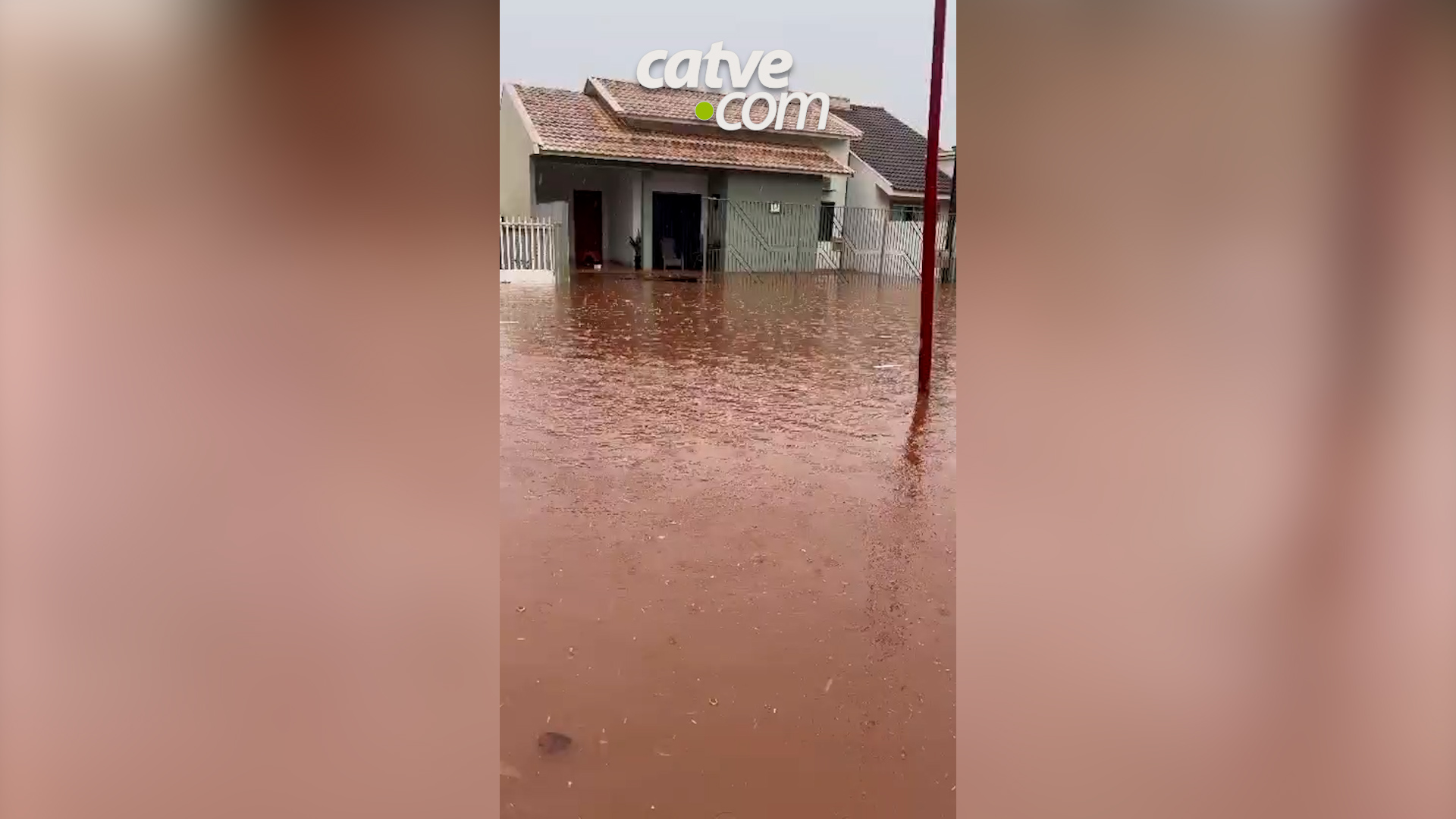Chuvas intensas com alagamentos e granizo atingem várias cidades do Paraná